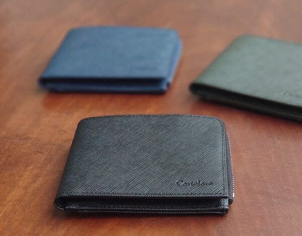 ミニマリスト愛用のメンズ財布：二つ折りタイプ（お札/小銭入れ/カード）：Cartolare（カルトラーレ）